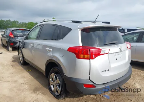 2015 Toyota Rav4 Xle z USA, uszkodzony, nr VIN JTMRFREV3FD140334